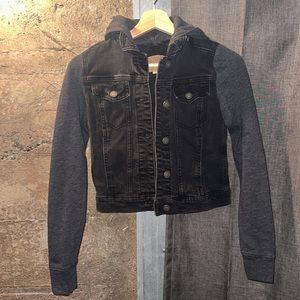 Women’s XS Hollister Jean Jacket with Hoodie *Like New*